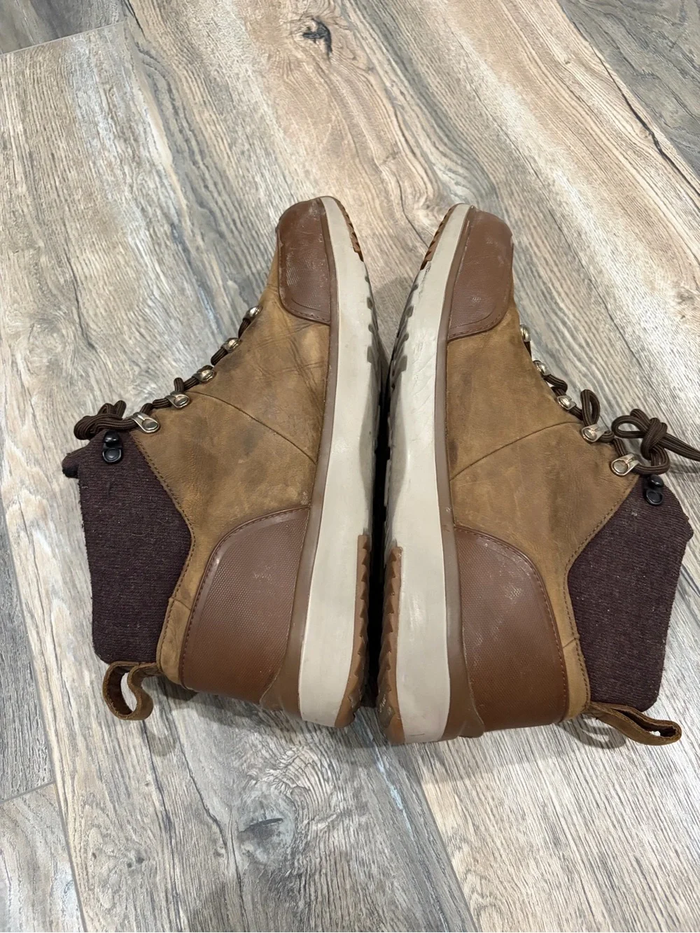 UGG Men’s Chestnut Brown Leather-Suede Outdoor Boots